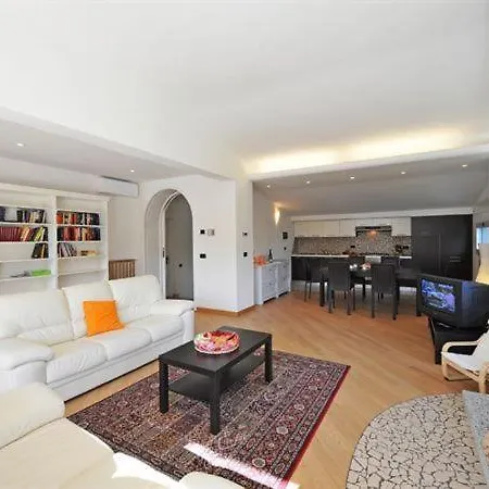 Sleeps 14 Pool Oliveto Lario
